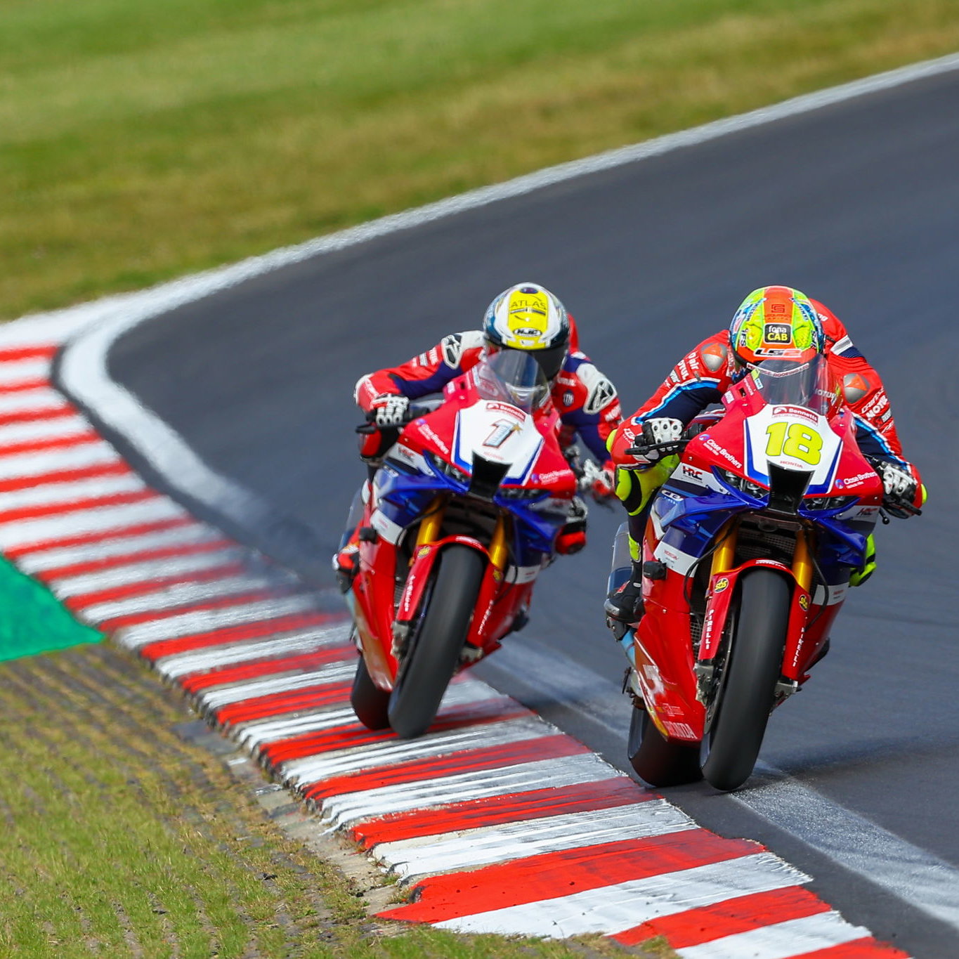 Andrew Irwin leads Tommy Bridewell, 2024 Brands Hatch BSB. Credit: Honda Racing UK.